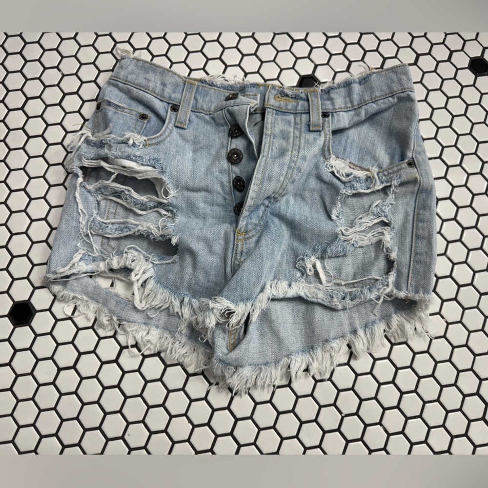 Carmar destroyed denim shorts size 24
